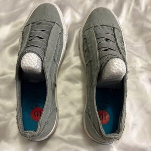 Blowfish Malibu Olive Women Slip-on Sneakers. Sz 10